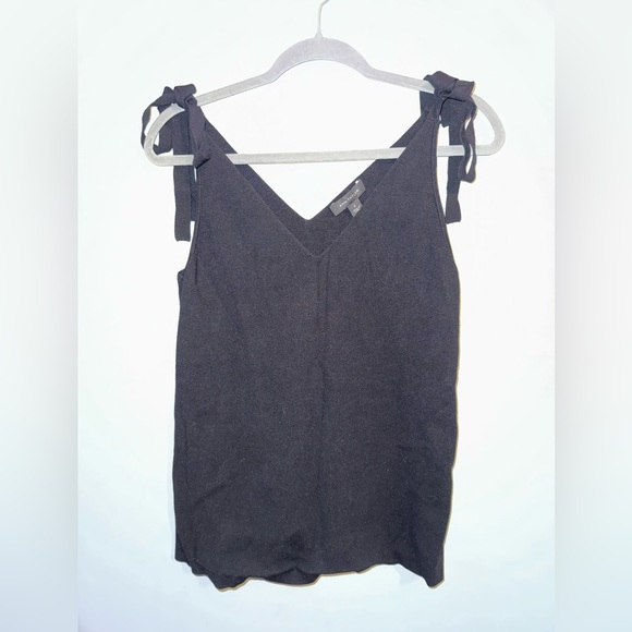 Ann Taylor Tops - Ann Taylor Solid Black Tie Shoulder VNeck Top Size M EUC